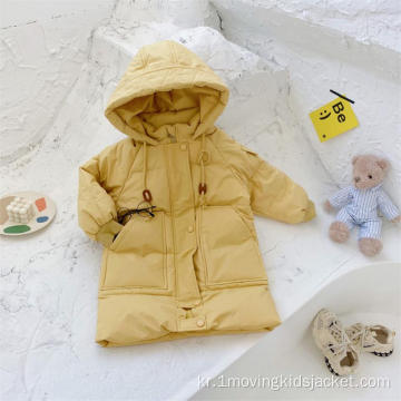 추위와 따뜻함을위한 어린이 다운 재킷 소녀